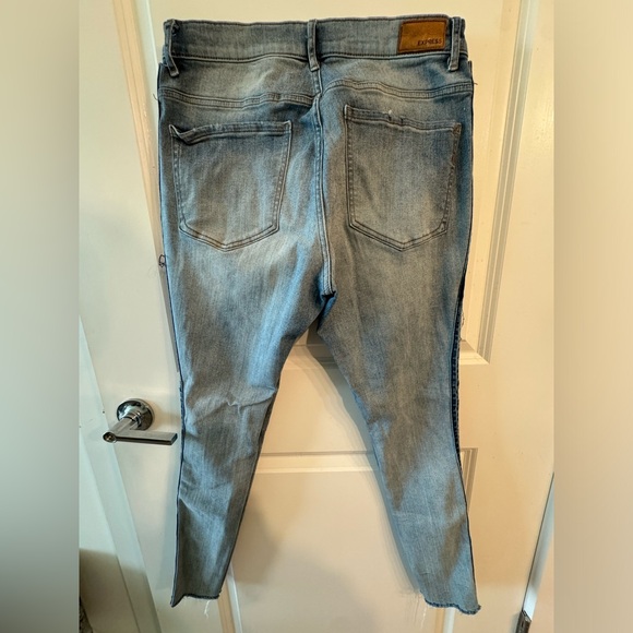 Express skinny jeans, with cute detail on the sides. Size 10R. High rise. - Picture 3 of 6